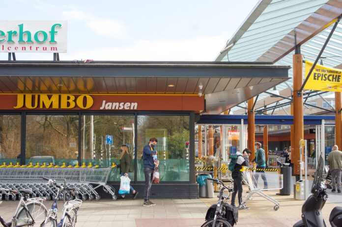 Entrace-to-Jumbo-a-cheap-Dutch-supermarket
