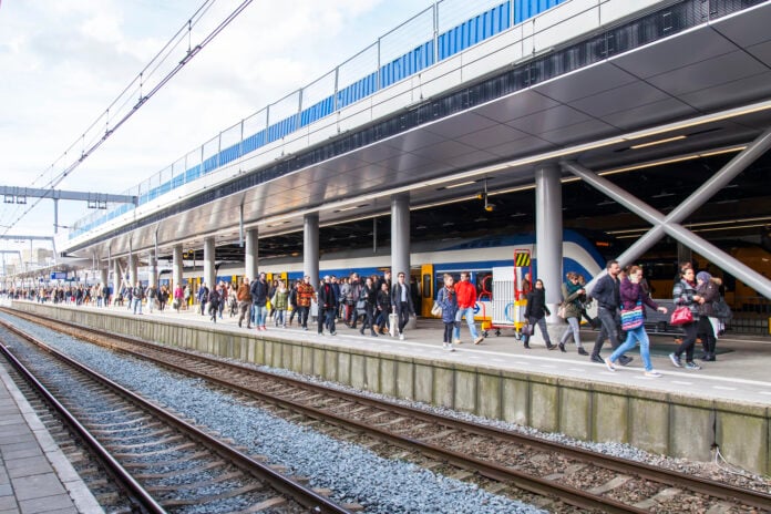 photo-of-commuters-queuing-for-train-as-prorail-expects-disruption-until-2030